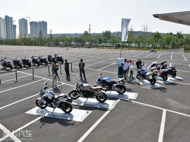 BMW摩托车巡回体验日